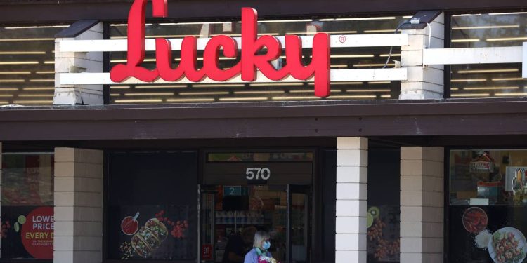 91-year-old grocery chain announces closures for longtime locations