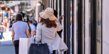Luxury retail chain wins court approval, exits bankruptcy