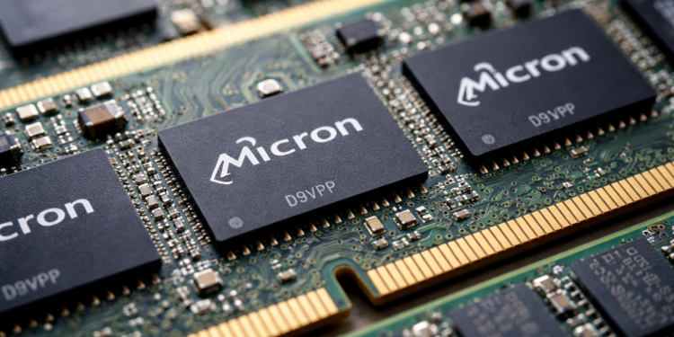 Micron stock extends decline despite Trump’s praise and bullish analyst views