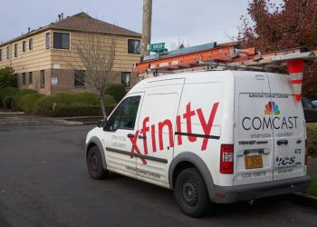 Comcast aims free offer at T-Mobile customers planning to switch