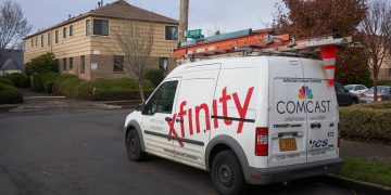 Comcast aims free offer at T-Mobile customers planning to switch