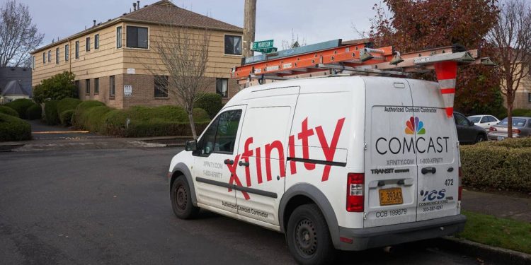 Comcast aims free offer at T-Mobile customers planning to switch
